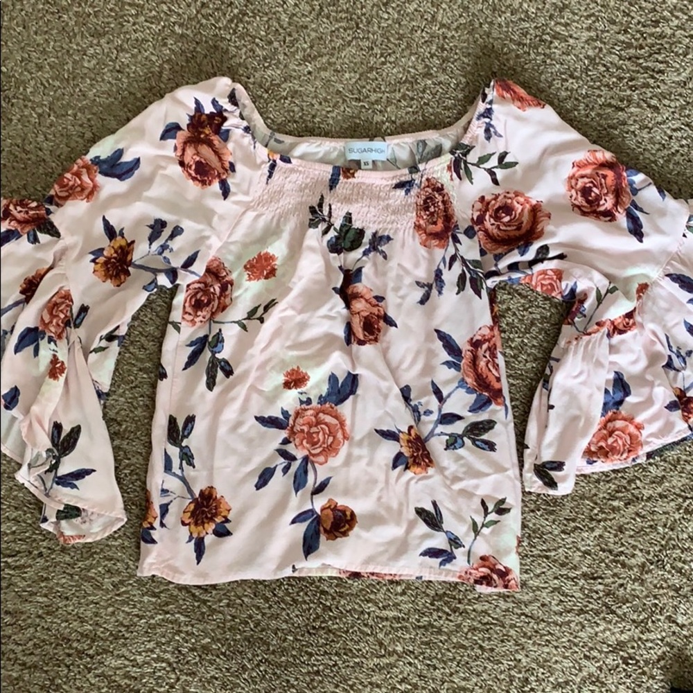 Floral flowy top